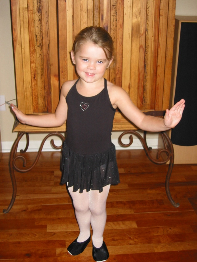 2005/09 September/Kyla Ballet/640x480_IMG_2314.JPG